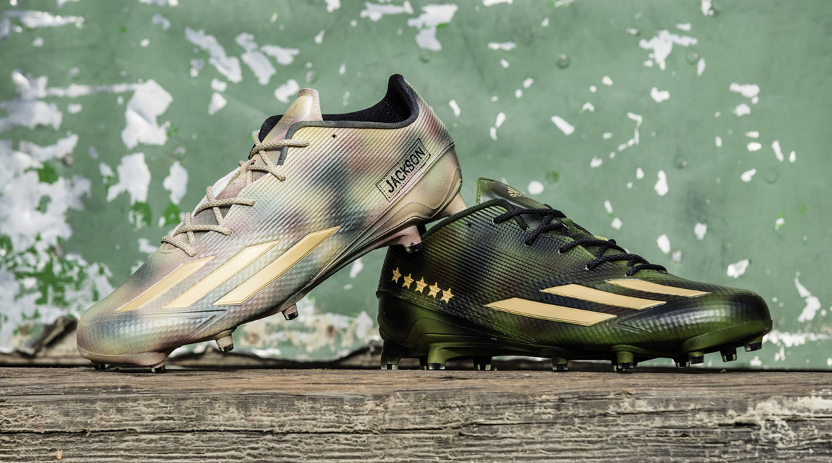 vincent-jackson-week-13-cleats.jpg